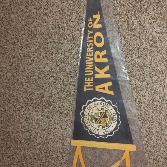 Vtg The University of Akron 9"x24"Collegiate Pennant Sports Game Room Man Cave - Picture 2 of 7
